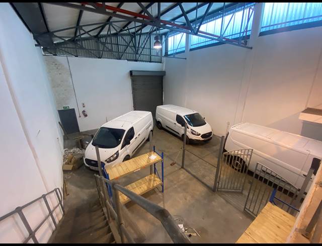 318M² WAREHOUSE TO LET IN AIRPORT INDUSTRIA